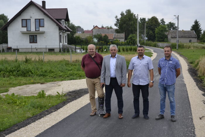 Miniaturka artykułu Zakończono prace na drogach w Jakubowie i w Sobowicach